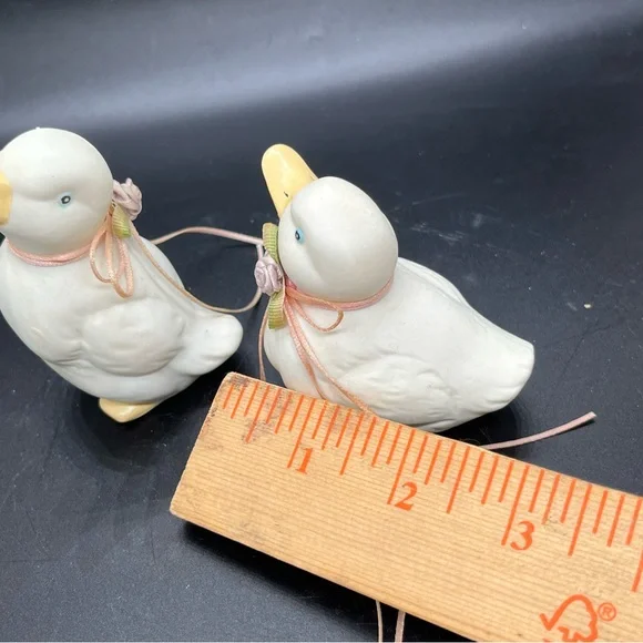 Vintage DEPT56  Duckling With A Pink Ribbon  Figurine - Porcelain   Retired Set - Picture 3 of 13
